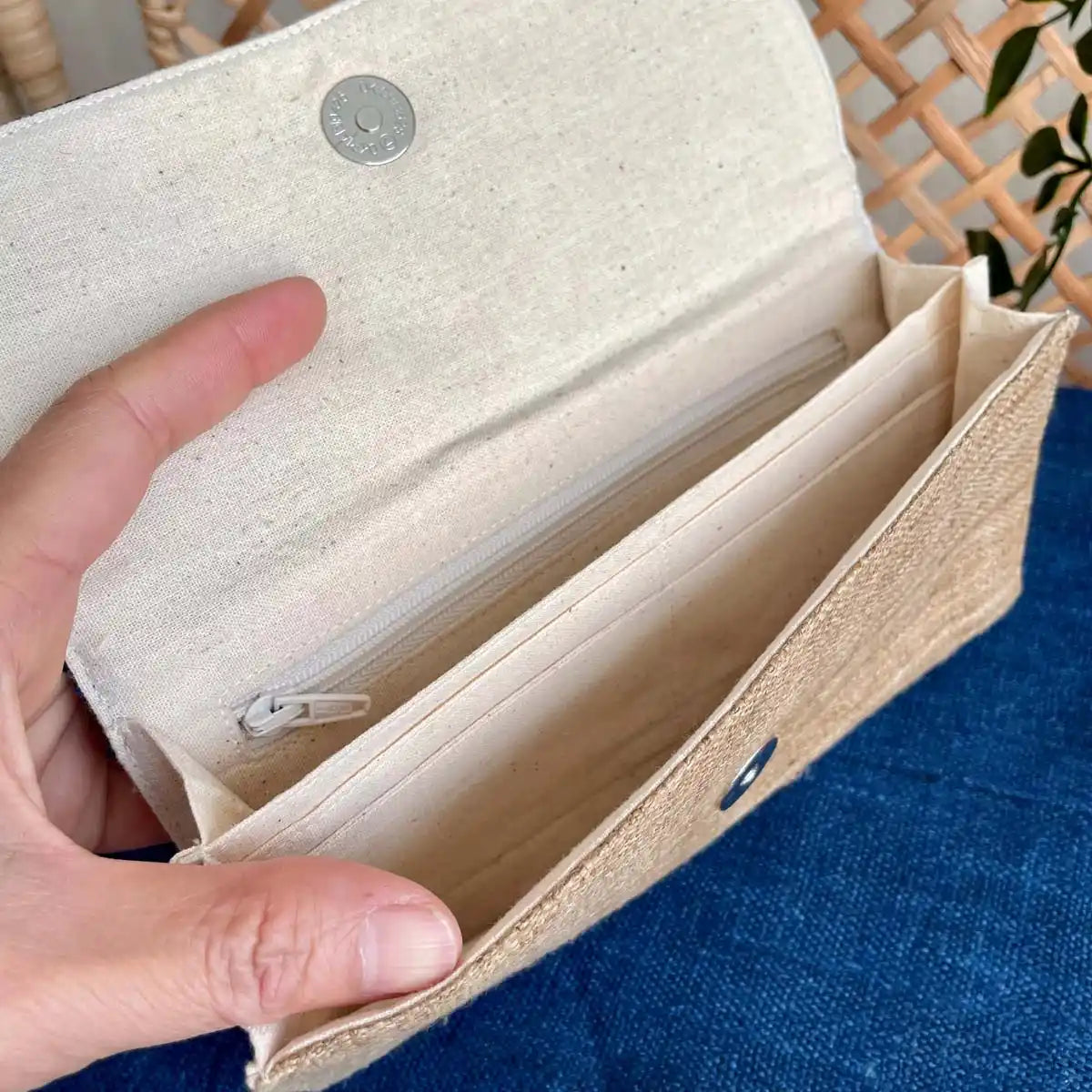 Vindigo long purse beige indigo embroidered inside compartments