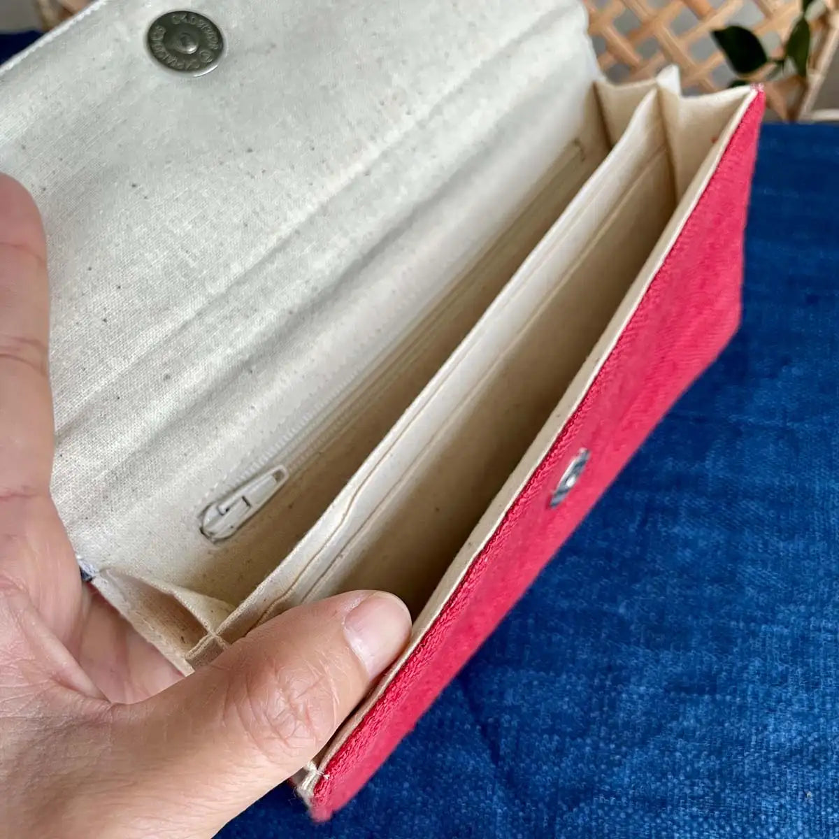 Vindigo long purse red ethnic embroidered inside compartments