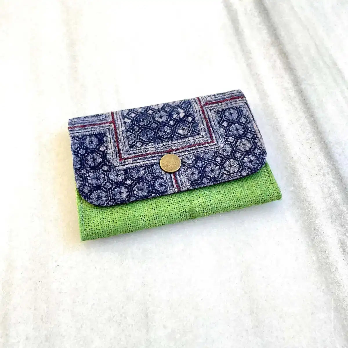 Vindigo wallet green embroidered front close view