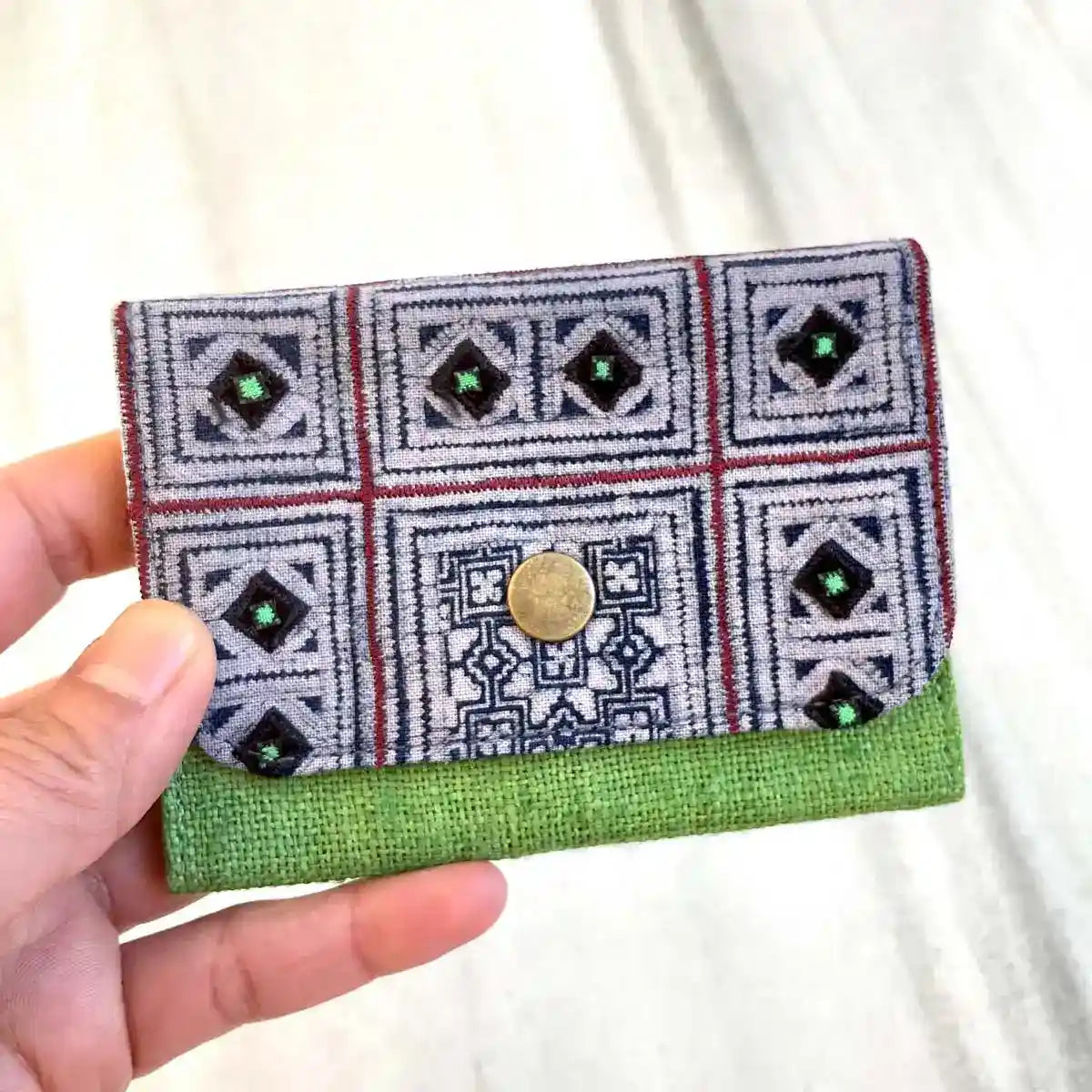 Vindigo wallet green embroidered front single view