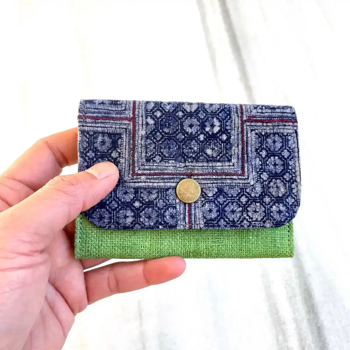 Vindigo wallet green embroidered front hand-held