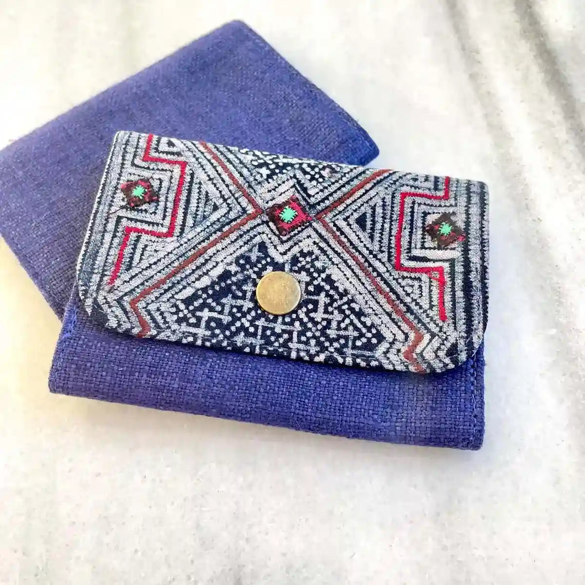 Vindigo wallet navy embroidered front close view