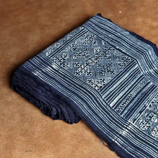 Äkta H'mong batik på bomull - återvunnet tyg