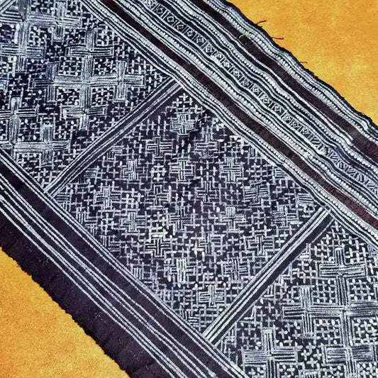 Mörkbrun randig autentisk H'mong batik på bomull - återvunnet tyg