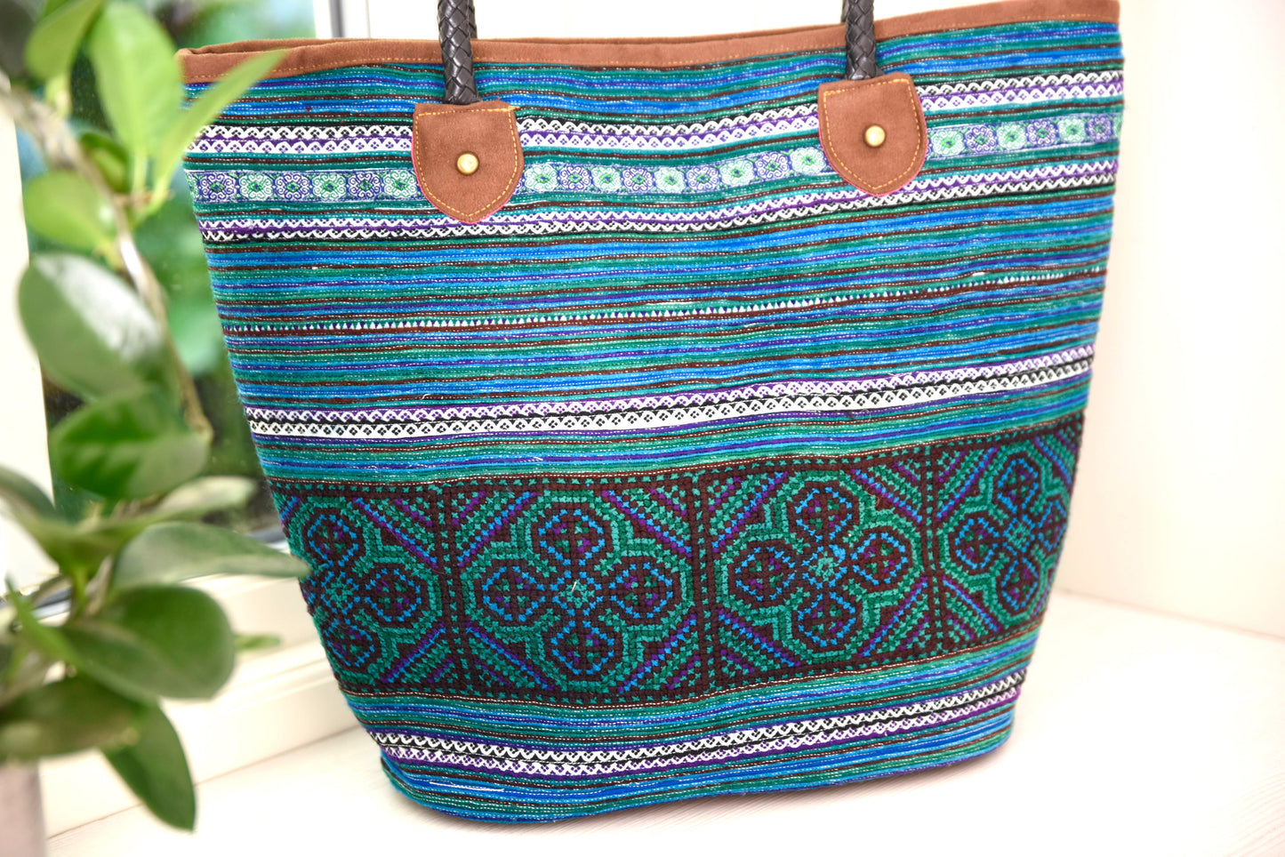 Green big-sized casual, pinic bag, TOTE bag, hand-embroidered, tribal pattern