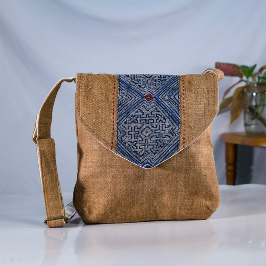 Purity Collection: Cross-body-väska, naturlig hampa i BRUN med vintage-lapp