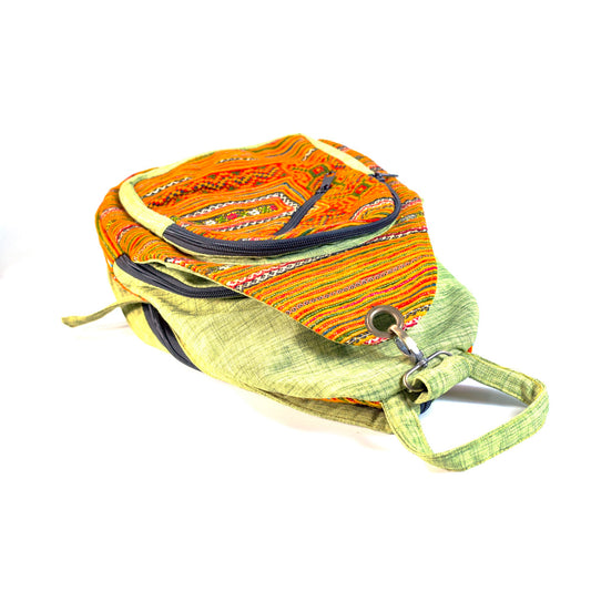 Flerfunktionsryggsäck och sele, orangeblått handbroderityg, ljusgrön kant