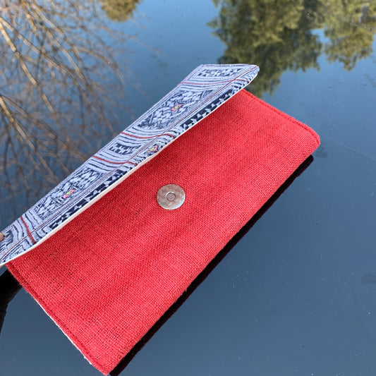 Röd lång handväska, Hampatyg, Indigo Batiktyg, H'mong-mönster